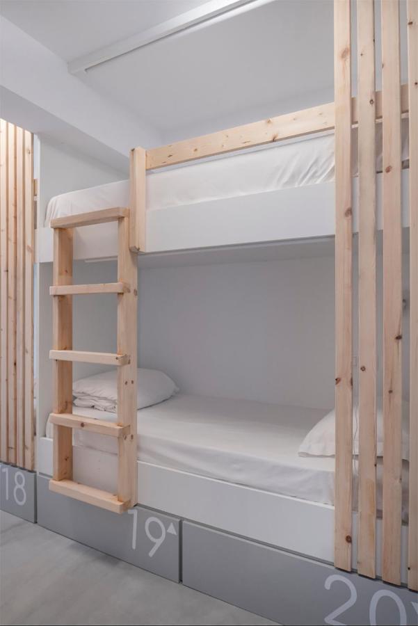 Bedspot Hostel Fira  Eksteriør bilde
